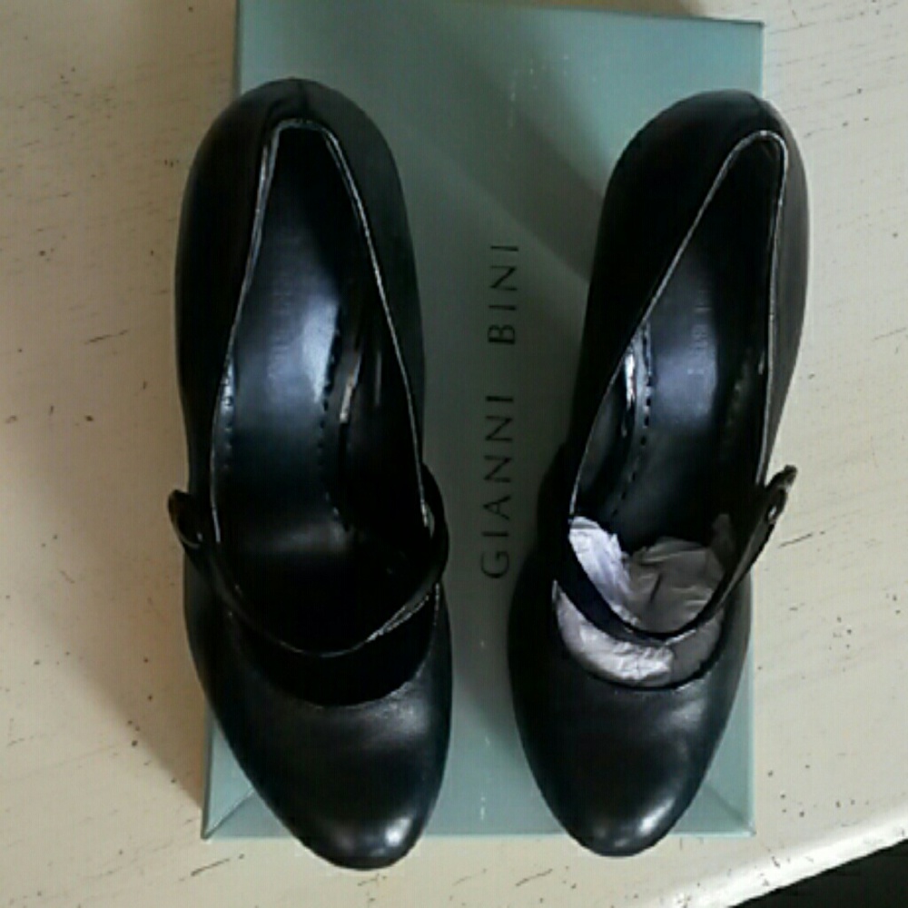 Gianni Bini black leather Mary Jane pumps - sz 8.5
